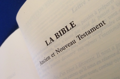 Photo of an open bible with the words 'La Bible Ancien et Nouveau Testament'